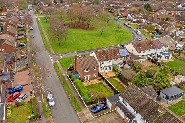 St. Vincent Drive, St. Albans 3 bed detached house for sale