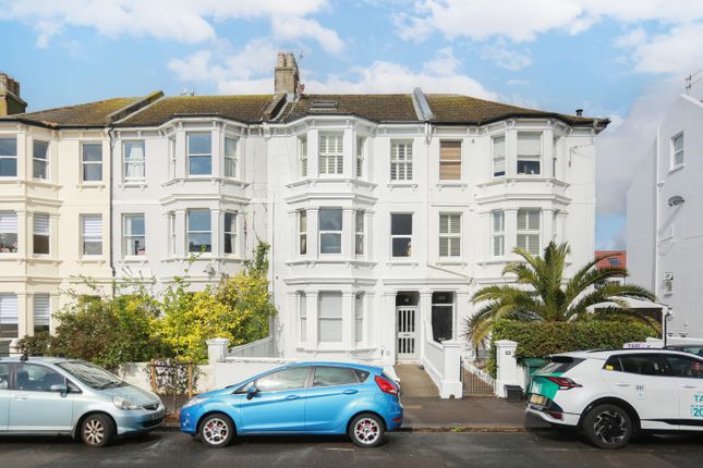Westbourne Gardens, Hove, BN3 2 bed flat for sale