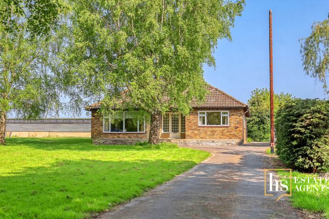 Purfleet Road, South Ockendon RM15 3 bed detached bungalow for sale