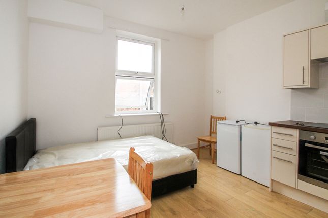 Holloway Road, N7 Studio for sale