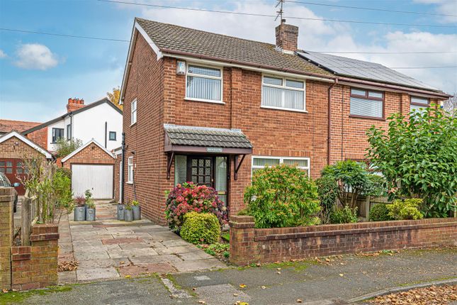 Village Close, Thelwall, Warrington 3 bed semi