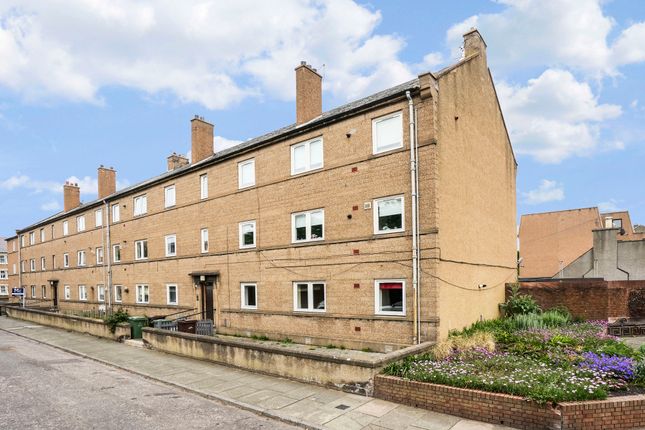 3 bedroom ground floor flat for sale