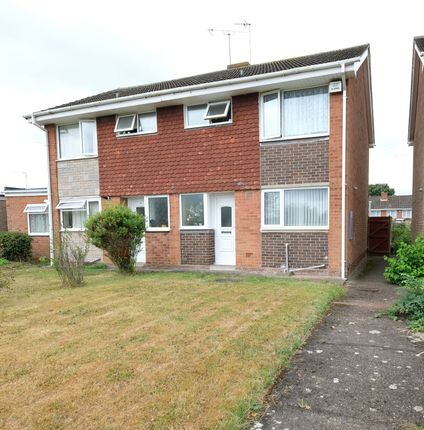 Oakleigh Walk, Kingswinford DY6 3 bed semi
