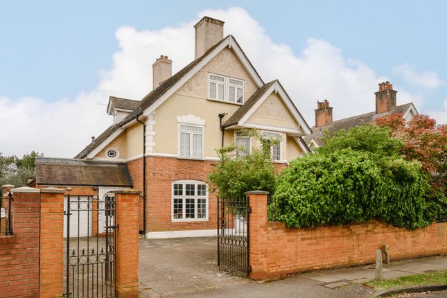 Blenheim Road, London SW20 12 bed detached house for sale