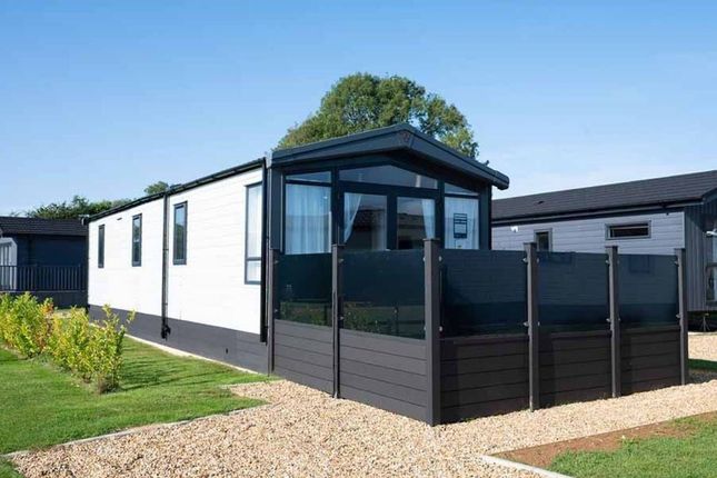 Chipping Norton Oxfordshire 2 bed lodge for sale