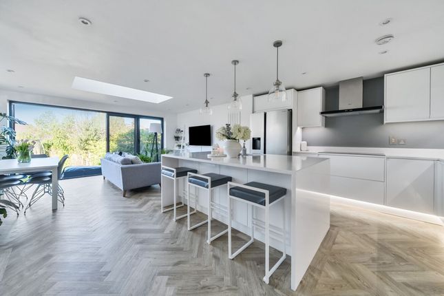 Ravenswood Avenue, Tunbridge Wells, TN2 3 bed semi