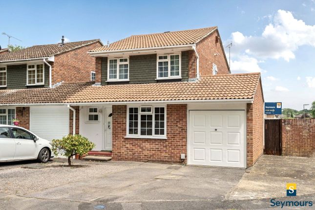 Cumberland Avenue, Surrey GU2 3 bed link detached house for sale