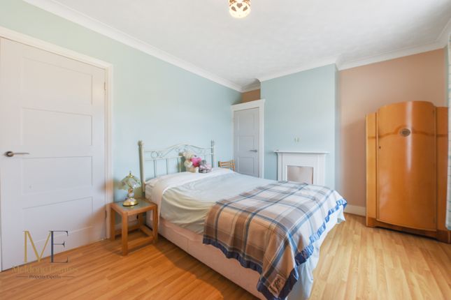 Wainscott, Rochester ME2 3 bed end of terrace house for sale