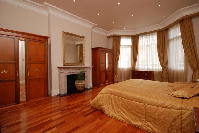 Finchley Road, Hampstead, London, NW3 3 bed flat for sale