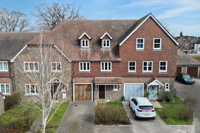 Reris Grange Close, Godalming GU8 4 bed terraced house for sale