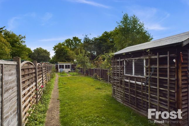 Mafeking Road, Wraysbury, Berkshire... 3 bed semi