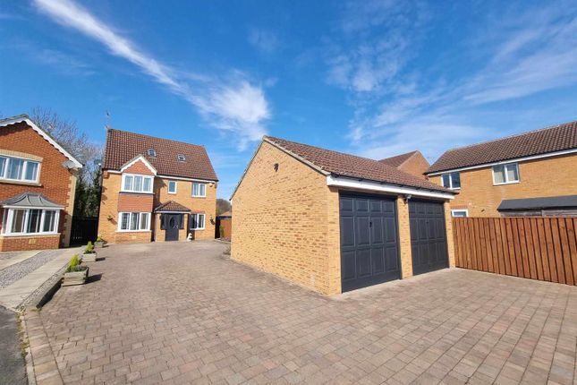 5 bed detached house