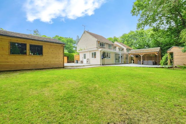 5 bed detached house