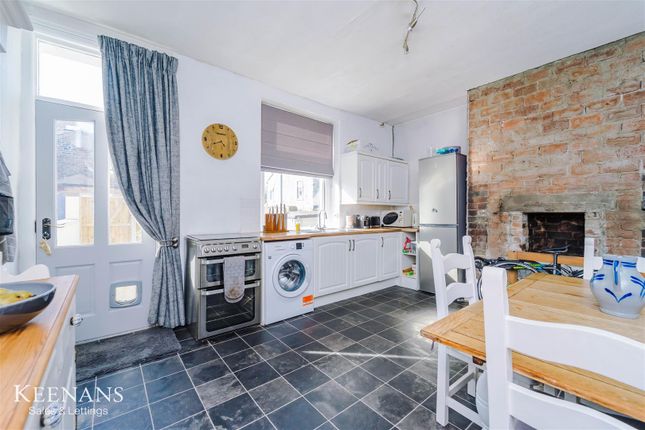 2 bedroom end of terrace house for sale