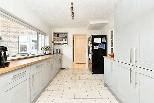 Peterborough Road, Farcet, PE7 4 bed detached house for sale