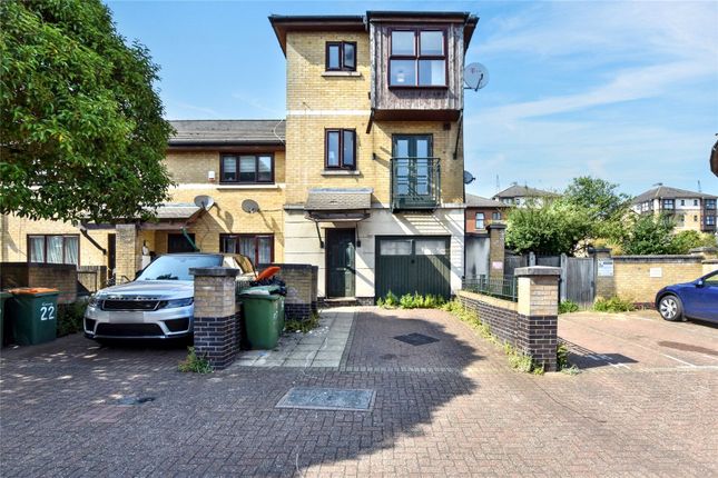 Badminton Mews, London, E16 4 bed end of terrace house for sale