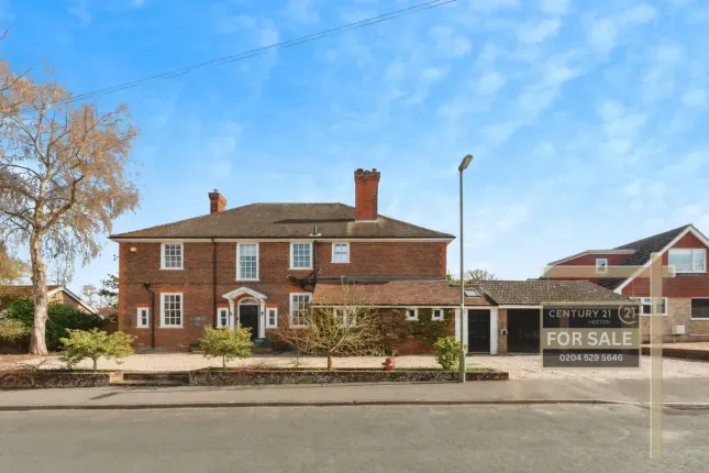 Silverglades, Yateley GU46 5 bed detached house for sale
