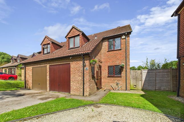 Wilberforce Close, Crawley RH11 3 bed house for sale