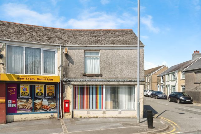 End of terrace house for sale