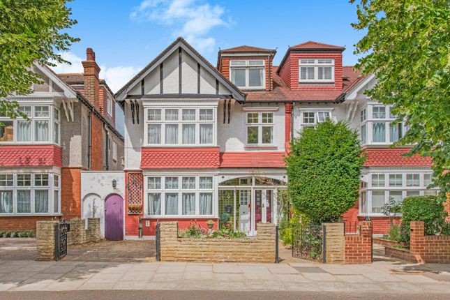 6 bedroom semi-detached house for sale