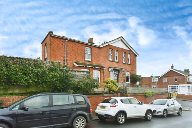4 bedroom end of terrace house for sale