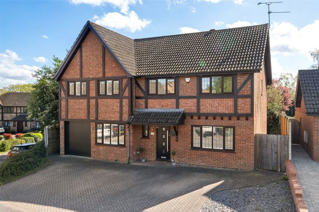Tottenham Walk, Sandhurst GU47 5 bed detached house for sale