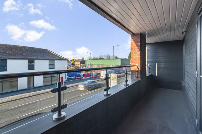 London Road, Hazel Grove, Stockport 2 bed apartment for sale