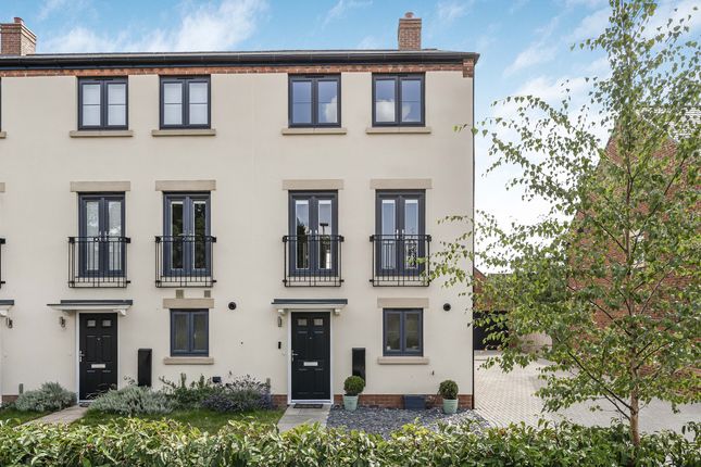 Camp Road, Upper Heyford, OX25 4 bed end of terrace house for sale