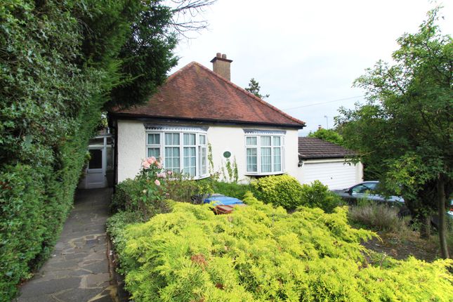 Plough Hill, Cuffley, EN6 3 bed detached bungalow for sale