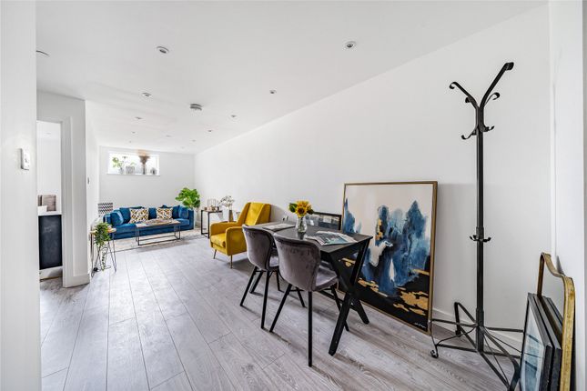 Station Road, Surrey KT15 1 bed flat for sale