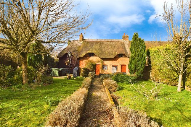 Welford Road, Wickham, Newbury... 3 bed semi