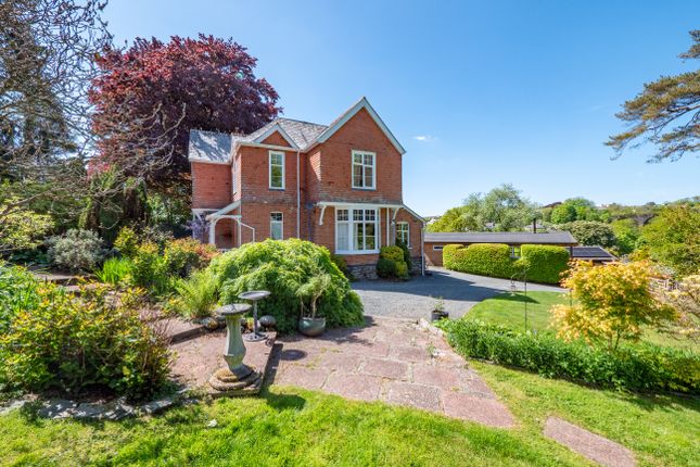 6 bedroom detached house for sale