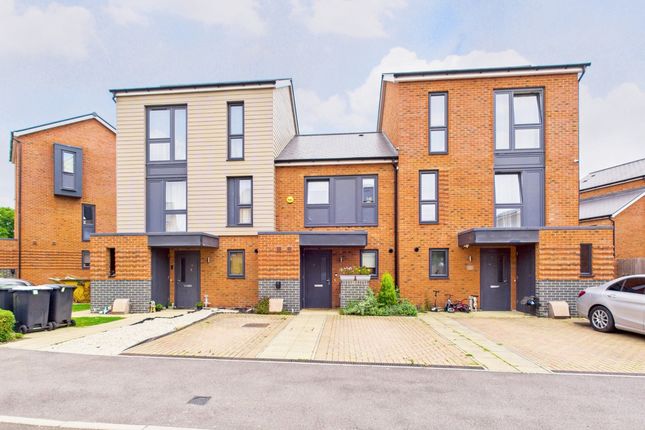 School End Crescent, Hemel Hempstead... 2 bed terraced house for sale