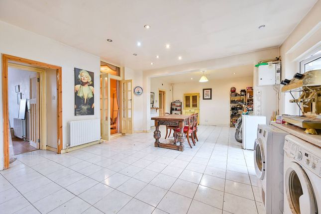 Greenford Avenue, Hanwell, London, W7 6 bed house for sale