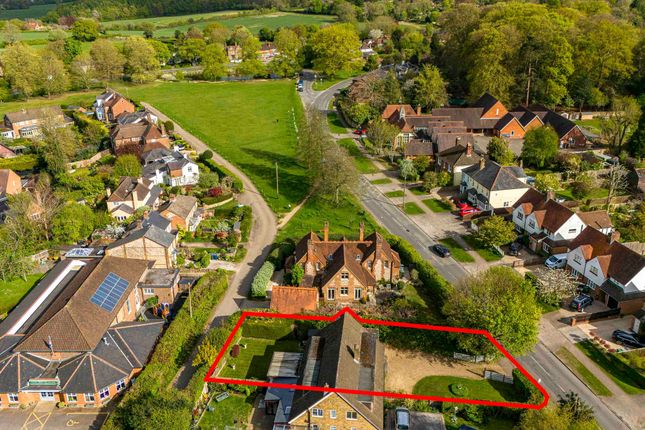 School Road, High Wycombe HP10 3 bed semi