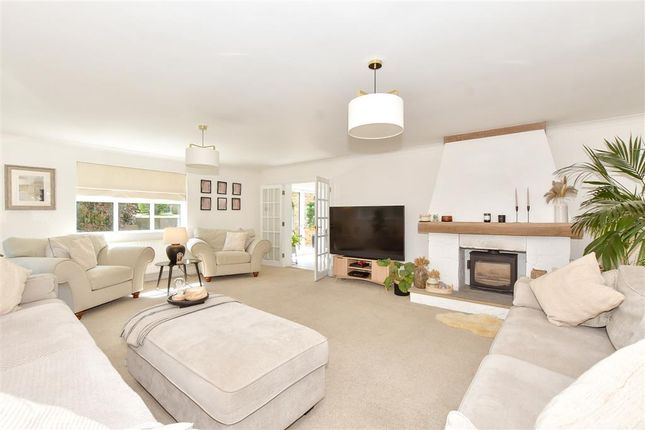 4 bed detached house