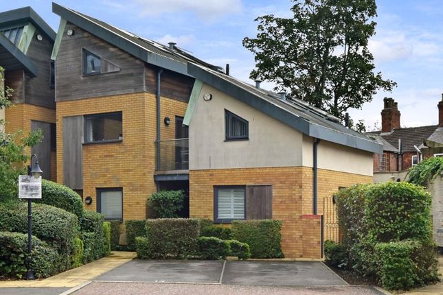 1 bedroom end of terrace house for sale