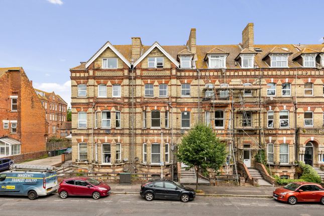 Westbourne Gardens, Folkestone, CT20 2 bed apartment for sale