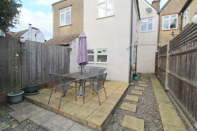 High Road, Byfleet 2 bed apartment for sale