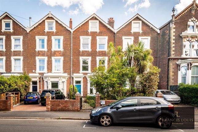 6 bedroom terraced house for sale