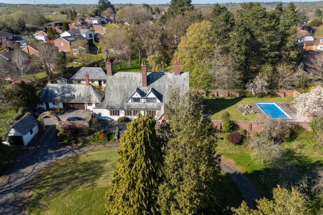 5 bed detached house