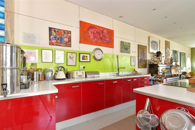 2 bed detached house