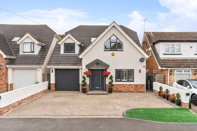 Fanton Walk, Wickford SS11 4 bed detached house for sale