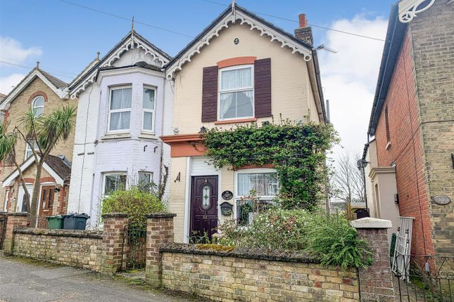 2 bedroom semi-detached house for sale