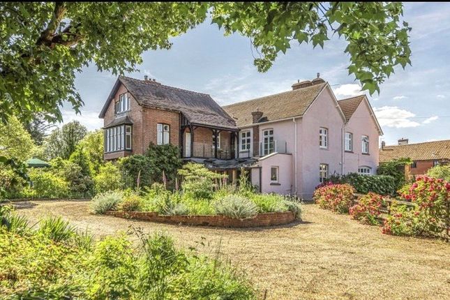 5 bedroom semi-detached house for sale