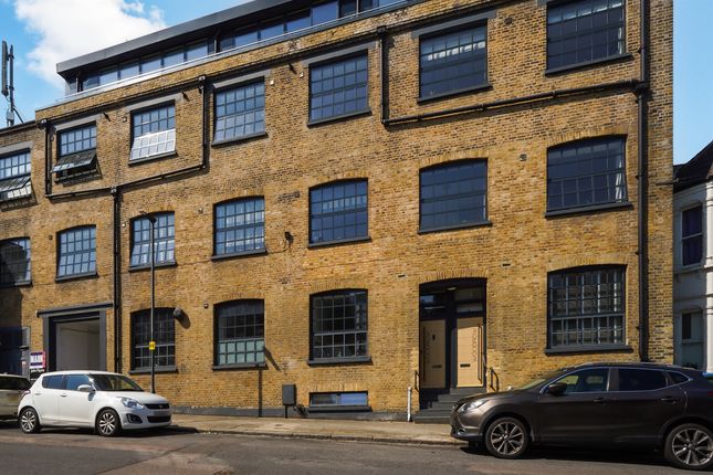 65 Woodrow, Woolwich, London, SE18 1 bed apartment for sale