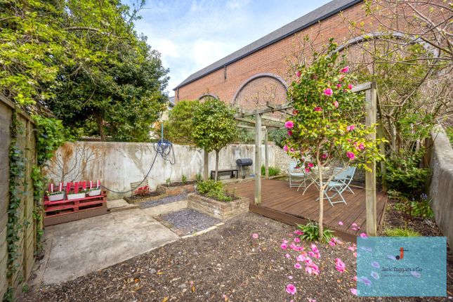 Roundhill Crescent, Brighton, BN2 1 bed apartment for sale