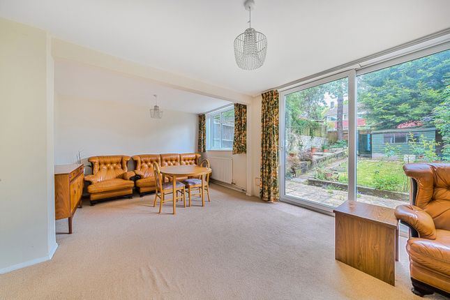 College Green, London 3 bed terraced house for sale