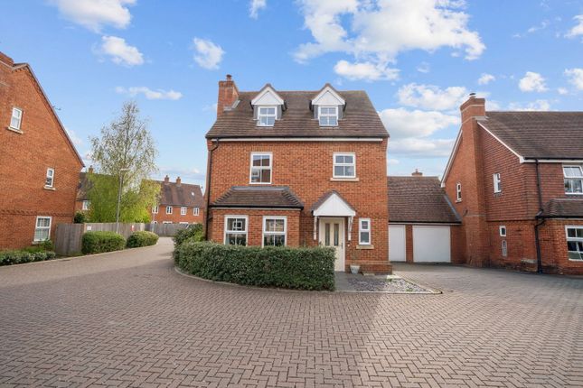 Thomas Waters Way, Horley RH6 4 bed detached house for sale