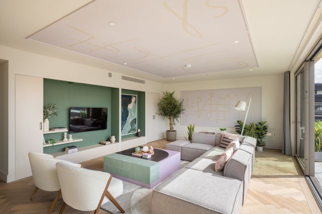 3 bedroom flat for sale